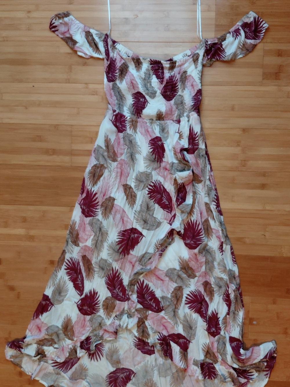 🤓CBrand NWOT Off-Shoulder Maxi Dress in Ivory with Burgundy & Tan Leaf Print